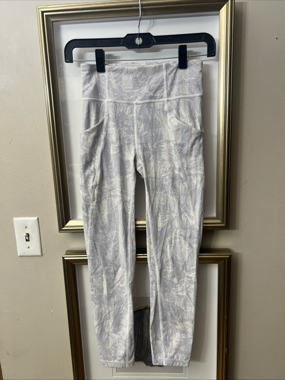 Lululemon Align White W/ Silver / Gray Print 25" High Rise Legging W Pockets  2